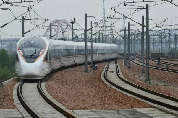 解鎖高鐵廣播國(guó)產(chǎn)化密碼，一文讀懂X86工控機(jī)選型奧秘